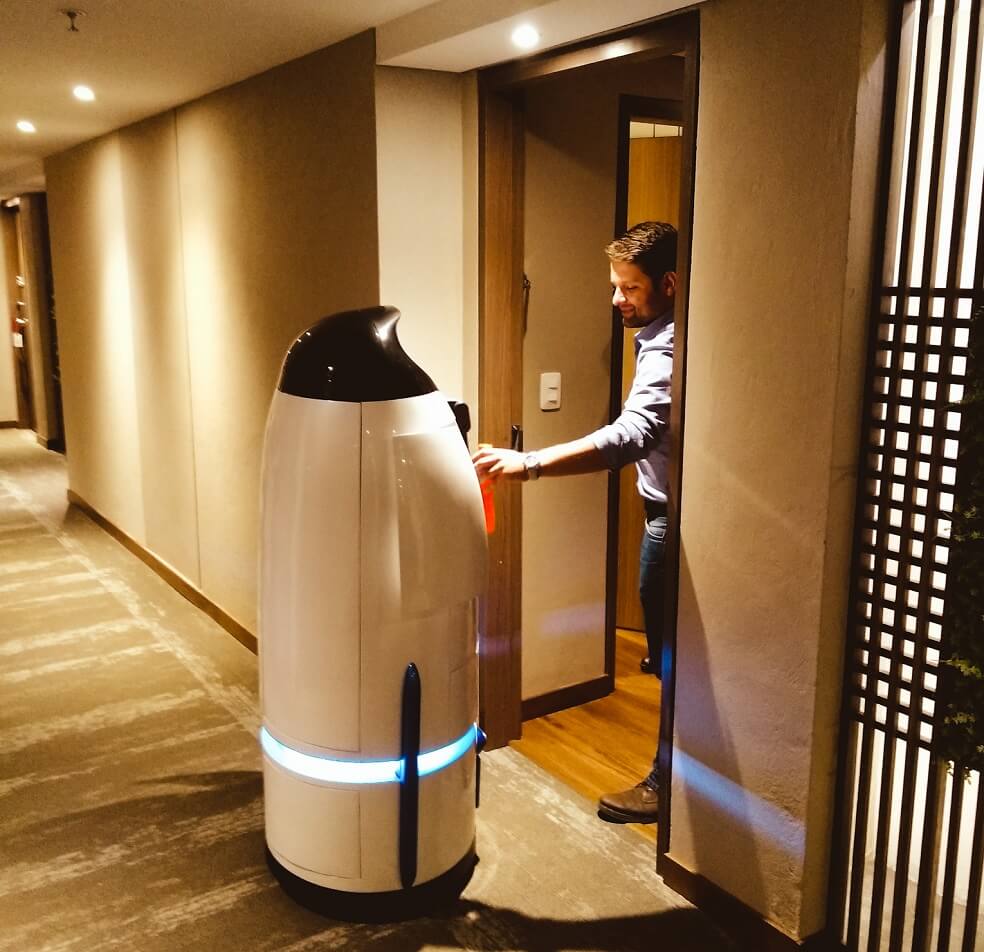 robots en hoteles